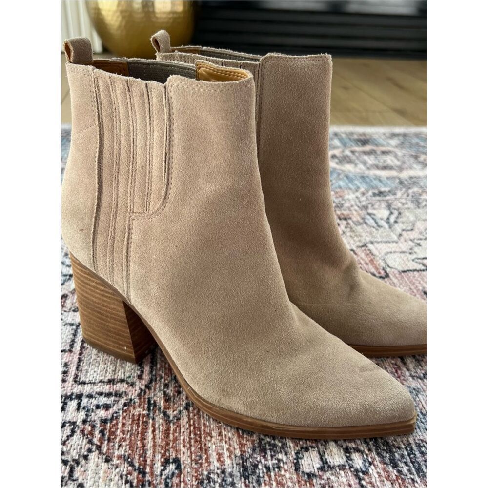 Marc Fisher Mloshay Tan Suede Western Ankle Boots 8.5 Beige Neutral Block Heel - Picture 2 of 11
